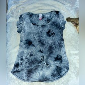 Super cute knot shirt